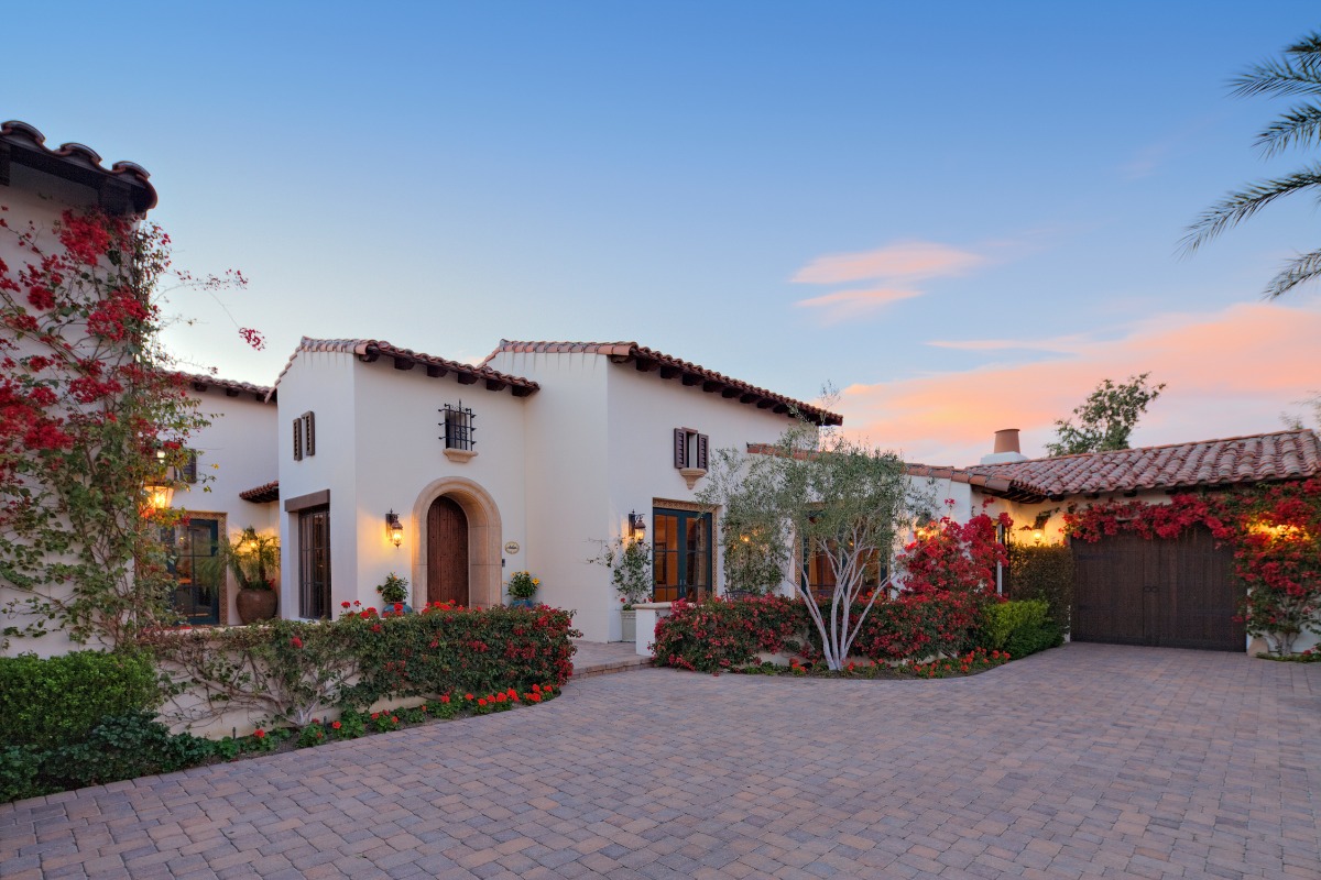 Factors to Consider When Choosing Between Building and Buying a Luxury Home in California