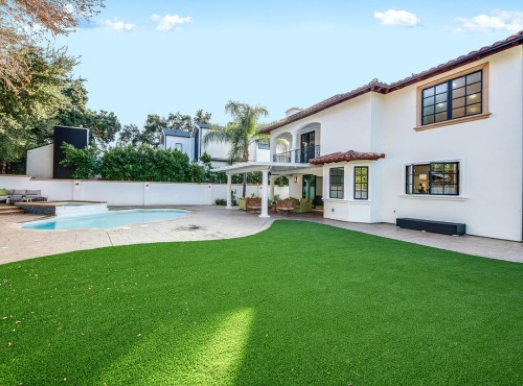 The family-owned form, trusted general contractors and home builders based in North Hollywood, CA.